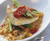 Zanderfilet mit Sauerkraut-Paprika-Gemüse und Graupen
