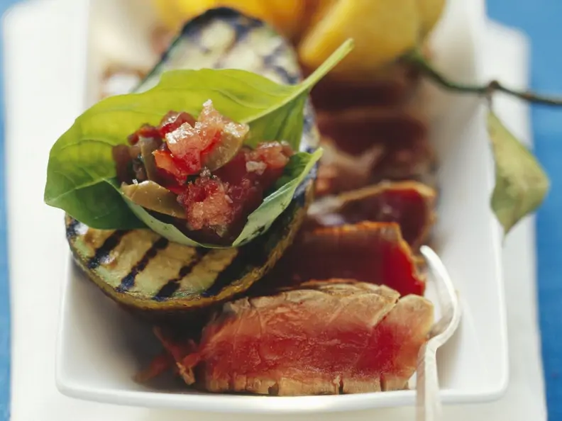 Thunfisch mit Avocado vom Grill