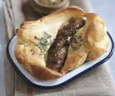 Würstchen in Yorkshire Pudding