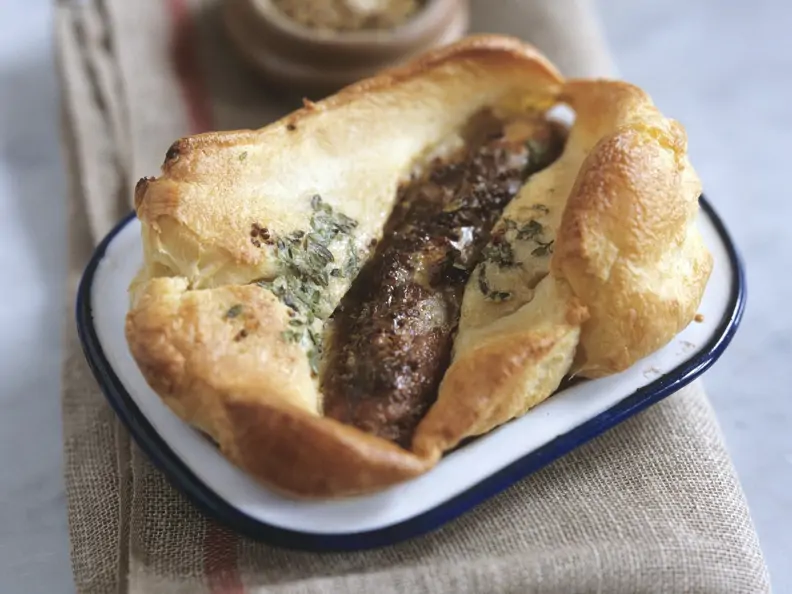 Würstchen in Yorkshire Pudding