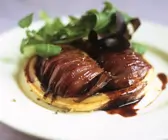 Kleine Tarte mit roter Zwiebel
