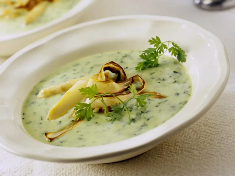 Spargel-Petersilien-Suppe mit gebratenem Spargel