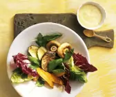 Salat mit gebackenem Gemüse und Aioli