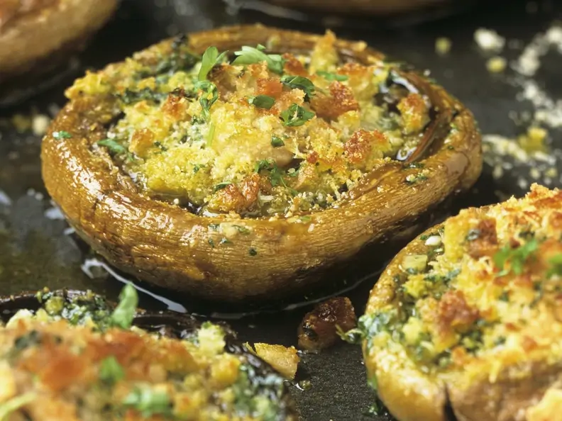 Große Champignons mit Parmesan-Knoblauch-Füllung