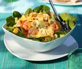 Meeresfrüchtesalat mit Obst und Currysoße