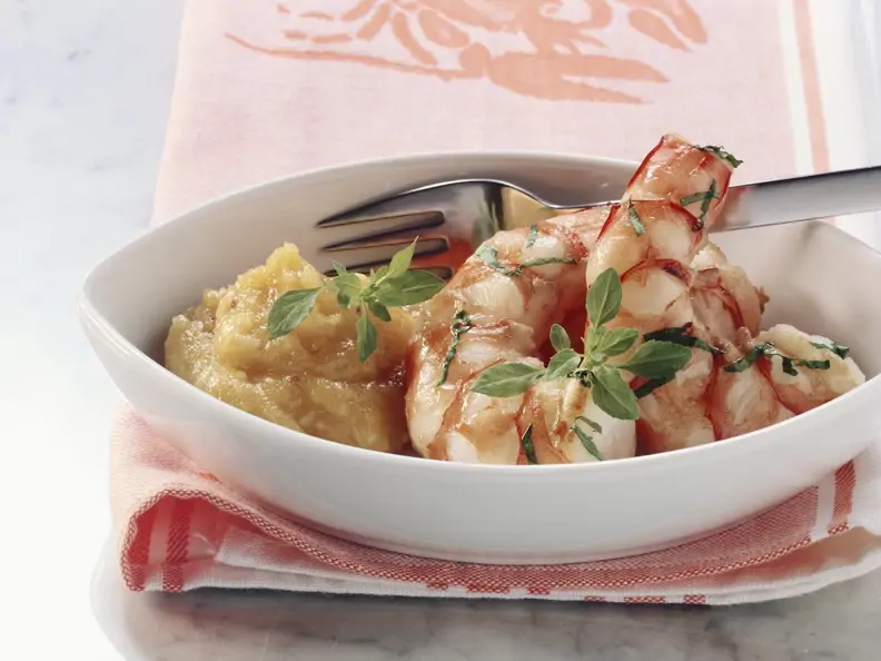 Große Garnelen mit Sardellencreme