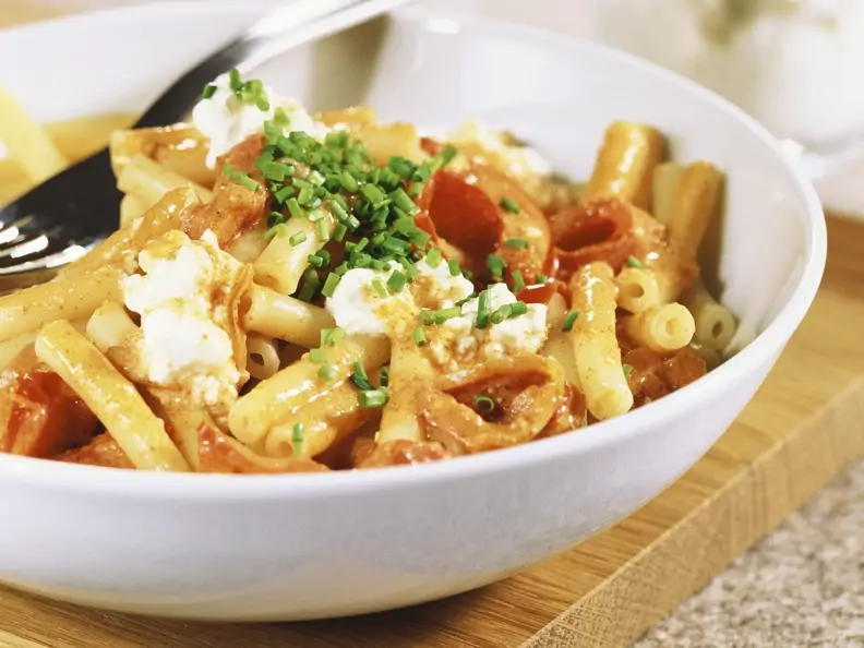 Makkaroni mit Paprika-Hüttenkäse-Soße