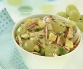 Herbstlicher Käse-Traubensalat mit Birne