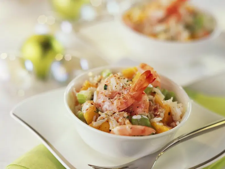 Weihnachtlicher Salat aus Meeresfrüchten