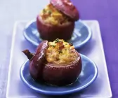 Zwiebeln mit Ziegenkäse-Füllung