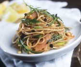 Vollkornnudeln mit Lachs und Rucola
