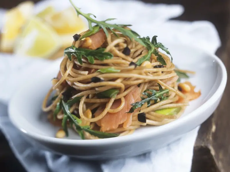 Vollkornnudeln mit Lachs und Rucola