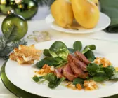 Weihnachtliche Entenbrust mit Senfvinaigrette und Rapunzel