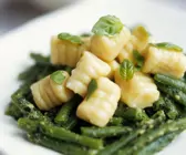 Kartoffelgnocchi mit Pesto und grünen Bohnen