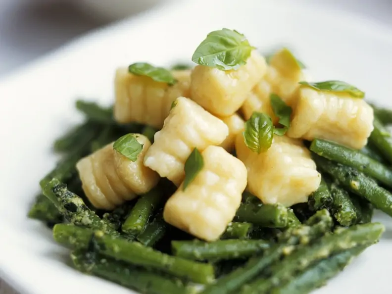 Kartoffelgnocchi mit Pesto und grünen Bohnen