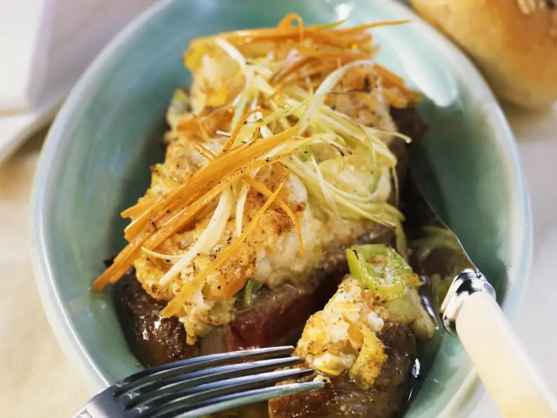 Steak vom Rind mit Gemüsehaube