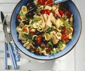 Pasta mit Thunfisch und sommerlichem Gemüse