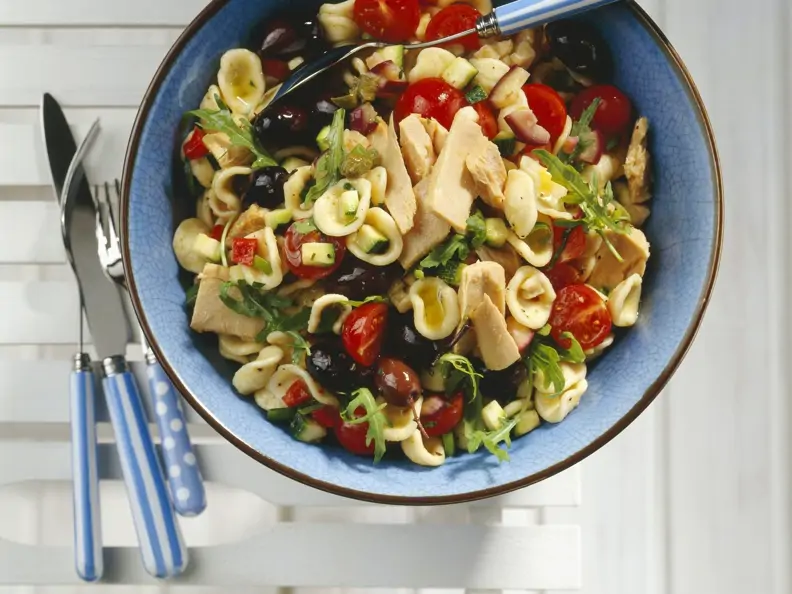 Pasta mit Thunfisch und sommerlichem Gemüse