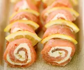 Lachsröllchen mit Sahnemeerrettich