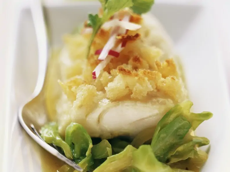 Kabeljaufilet mit Brotkruste und Spitzkohl