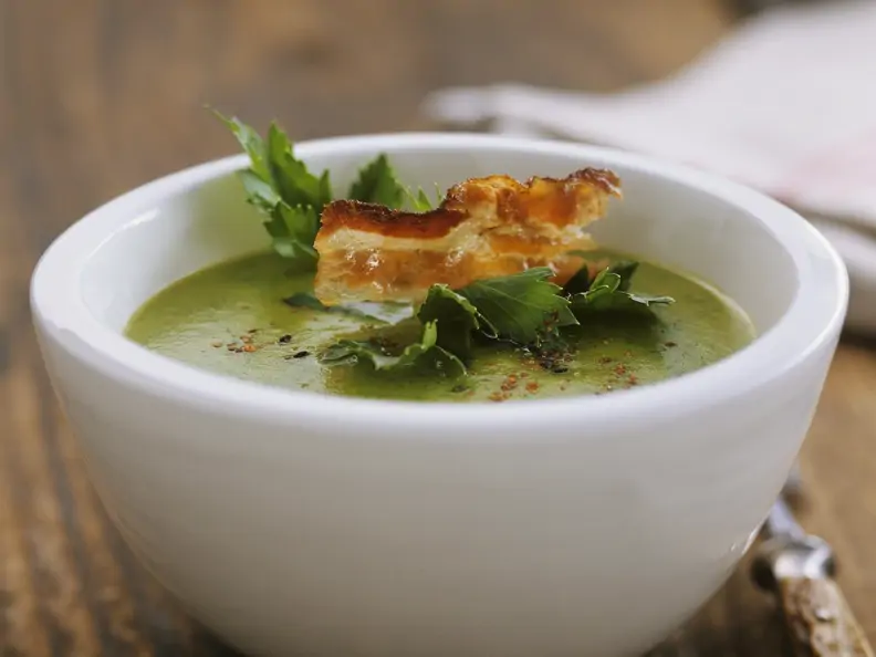 Grüne Sellerie-Kartoffel-Suppe mit Bacon