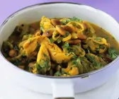 Würziger Hähnchentopf mit Mandeln