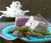 Gebratener Thunfisch mit Teriyaki-Gemüse