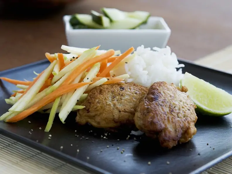 Fischbuletten mit Gemüse und Reis