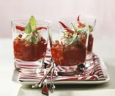 Ziegenkäseklößchen in Salsa aus Erdbeere und Chili