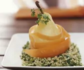 Birne auf Kerbel-Quinoa