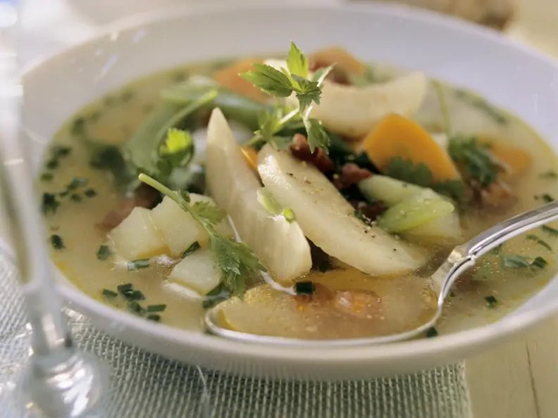 Wurstsuppe mit Gemüse (Metzelsuppe)