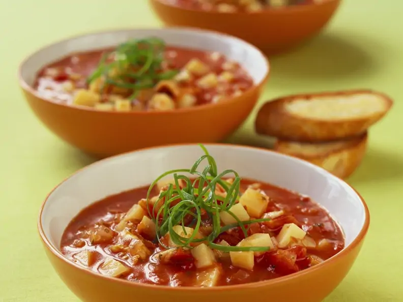 Tomaten-Kartoffel-Suppe mit Fisch