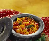 Linsen-Kürbis-Topf mit Auberginen