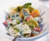 Pasta mit Schinken und Kräutersahnesoße