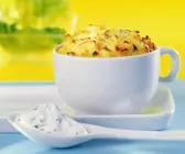 Kartoffelsoufflee mit saurer Sahne dazu Kräuterquark