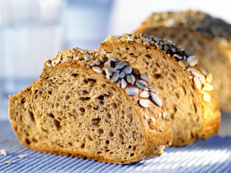 Brot mit Sonnenblumenkernen