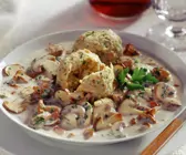 Semmelknödel mit Steinpilz-Sahne-Sauce