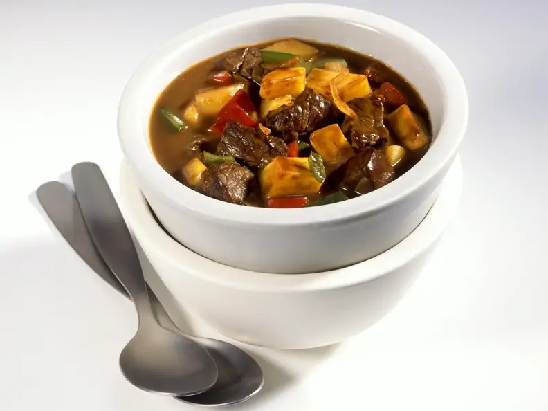 Gulaschsuppe mit Kartoffeln