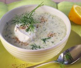 Gurkenkaltschale mit Dill und Sauerrahm