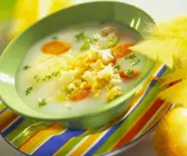 Sauermehlsuppe mit Karotten und Ei (Zurek)