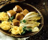 Rinderfilet mit geschmortem Chicorée und Soße