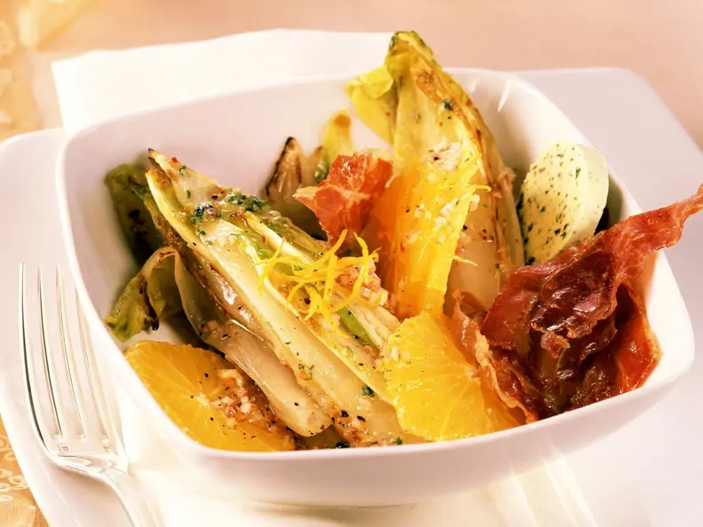 Gebratener Chicorée mit Orangen und Speck