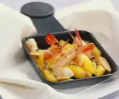 Raclette mit Mango und Garnele