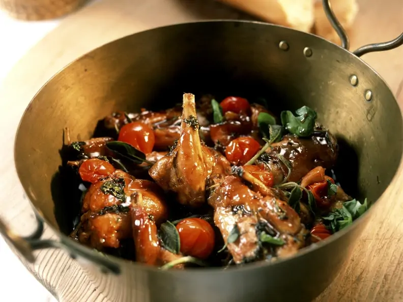 Schmor-Kaninchen mit Tomaten