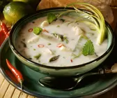 Kokos-Fisch-Suppe mit Spargel und Zitrone