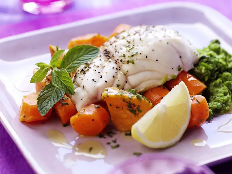 Schellfischfilet mit Möhren und Süßkartoffeln