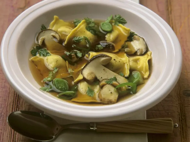 Steinpilzsuppe mit Ravioli
