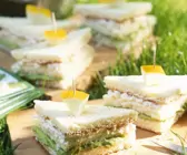 Sandwich mit Avocado und Frischkäse