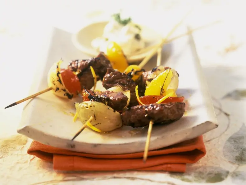 Gemüse-Straußenfleisch-Spieße