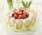 Raffinierte Ostertorte mit Erdbeeren